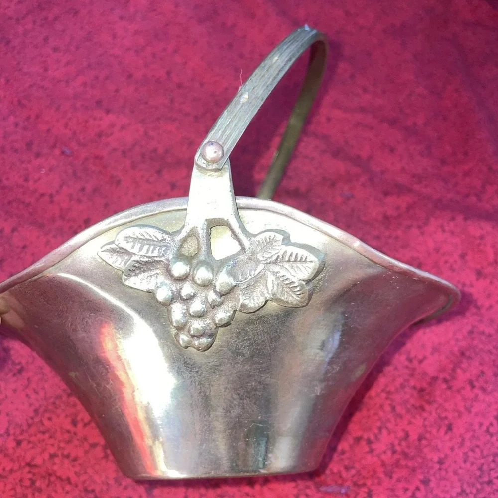 SOLID BRASS BASKET‎ SWING HANDLE GRAPES Vintage